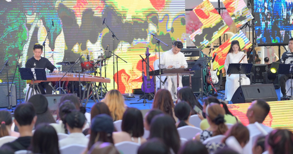 成都k8凯发Discovery